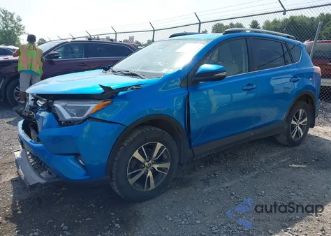 2018 Toyota Rav4 Xle z USA, uszkodzony, nr VIN JTMRFREV3JD248803